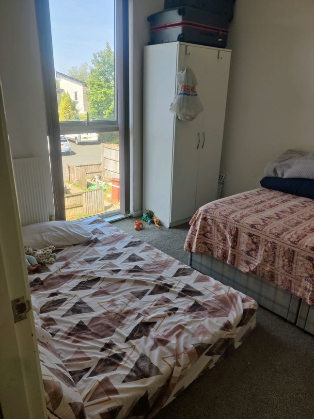 Peaceful double room - 20 mins walk from Pic stat Main Photo