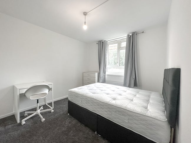 2 Beautiful rooms in 2 minutes from Swiss Cottage Main Photo