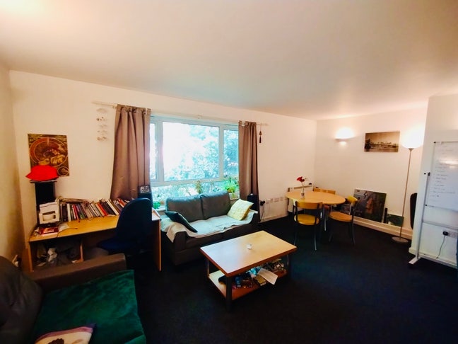 2 Bed Flat - Spacious Room Available - M14 Main Photo