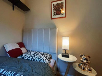 Large Single Bed Room, Easy Access to Shops  Main Photo