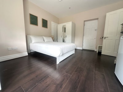 Riverside Studio to Rent  Main Photo