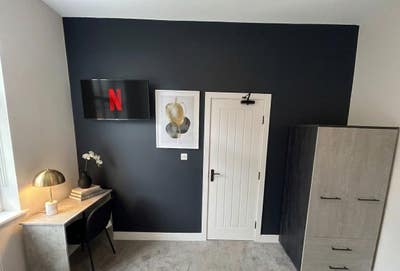 Modern Professional House Share – BL8 Main Photo