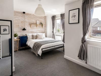 138AD | WHH | Outlet | Double Room | Ensuite Main Photo