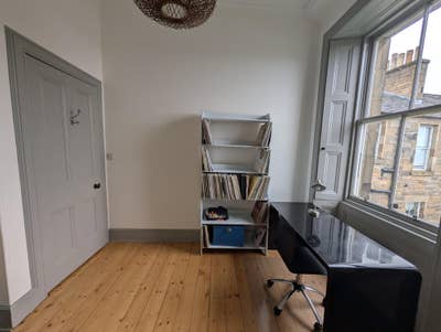 A large single room with a private shower room Main Photo