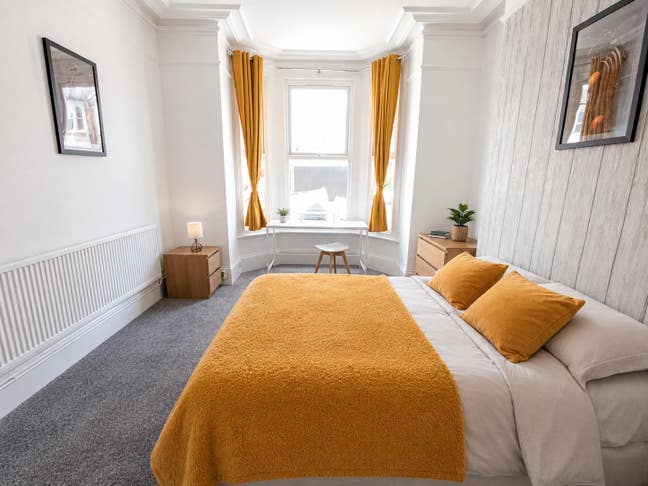 5 Bedroom property Main Photo