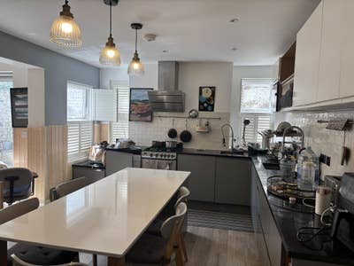 One bedroom flat with Ensuite, kitchen and garden  Main Photo
