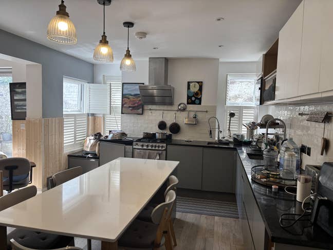 One bedroom flat with Ensuite, kitchen and garden  Main Photo