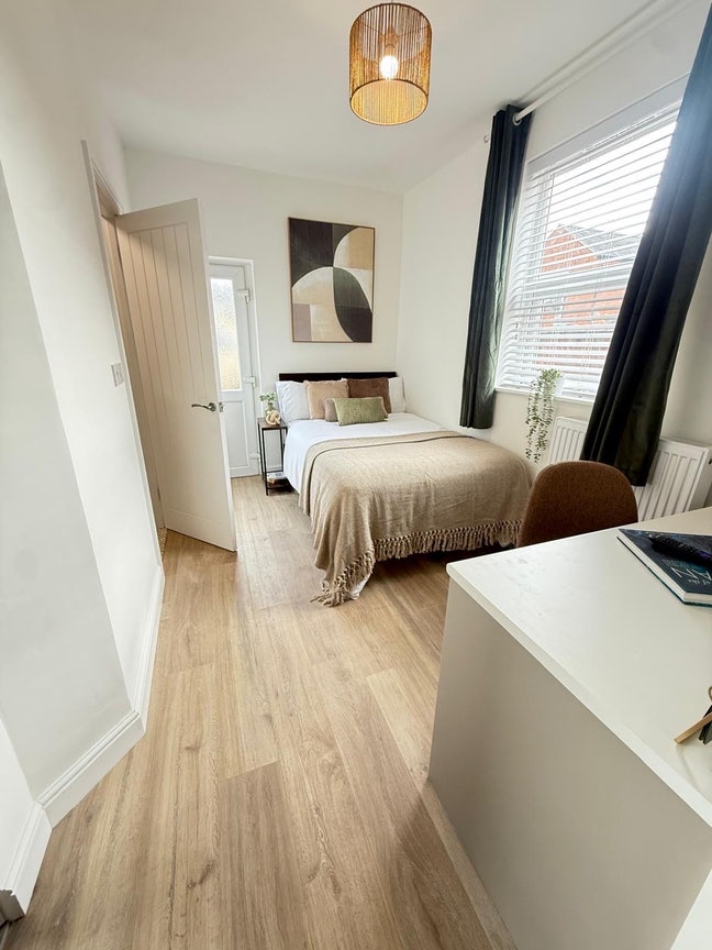 Luxury House Share Room with Ensuite Bills inc Main Photo