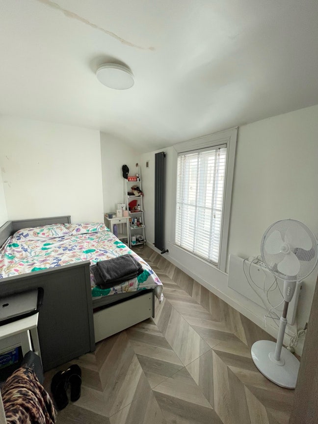 Lovely Double Room Available  Main Photo