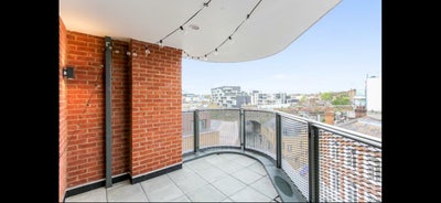 Double room available new build central flat Main Photo