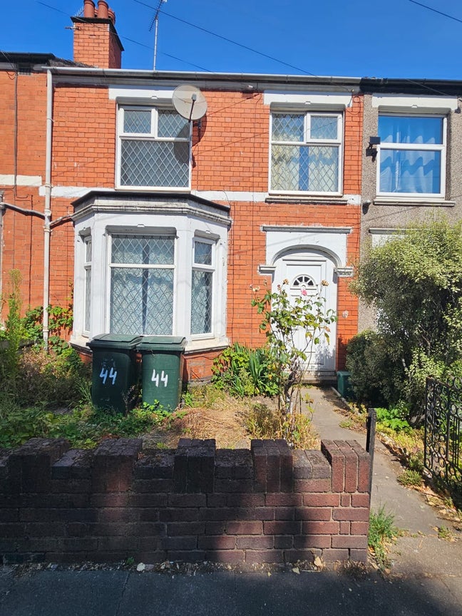 To Let – Newly Refurbished 3-Bedroom Family Home  Main Photo