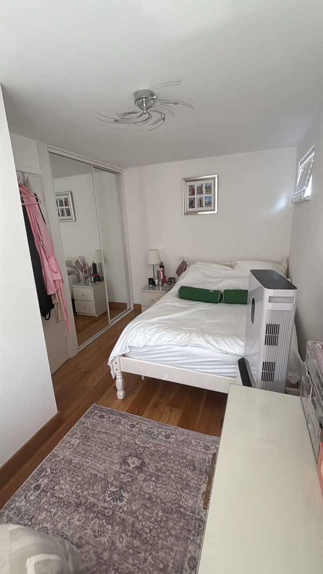 Double room available in beautiful house  Main Photo