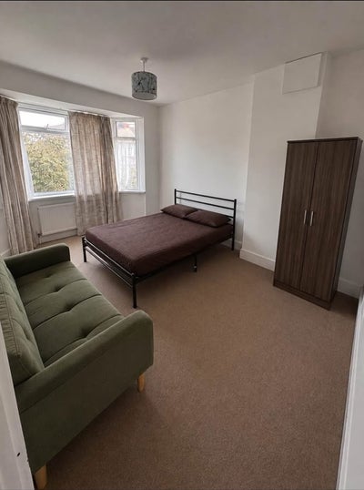  Fully  Furnished  Double  Room  Available  –  BS7 Main Photo