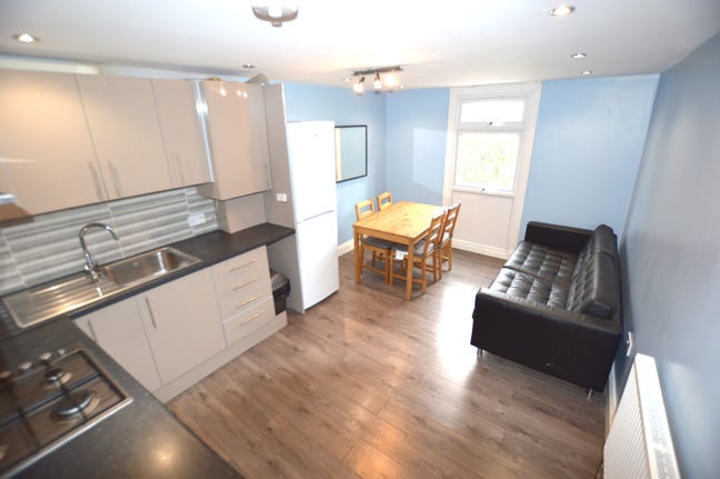 Spacious 4 Bedroom Flat - Finsbury Park, N4 Main Photo