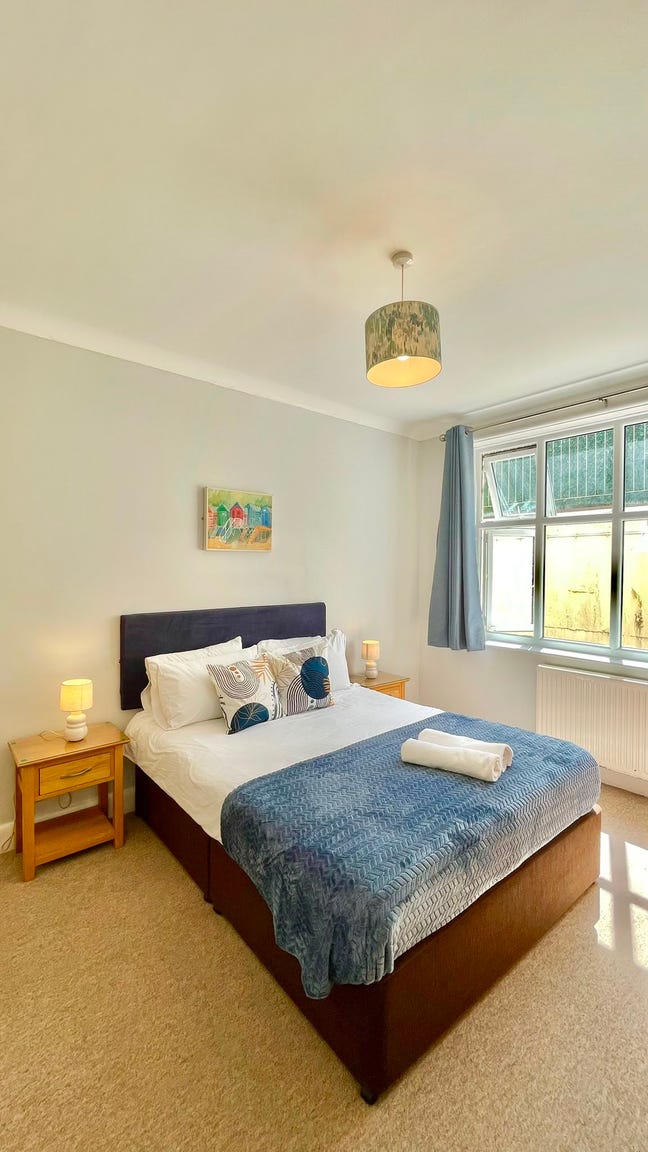 Gorgeous 1 bed apartment on the beach Main Photo