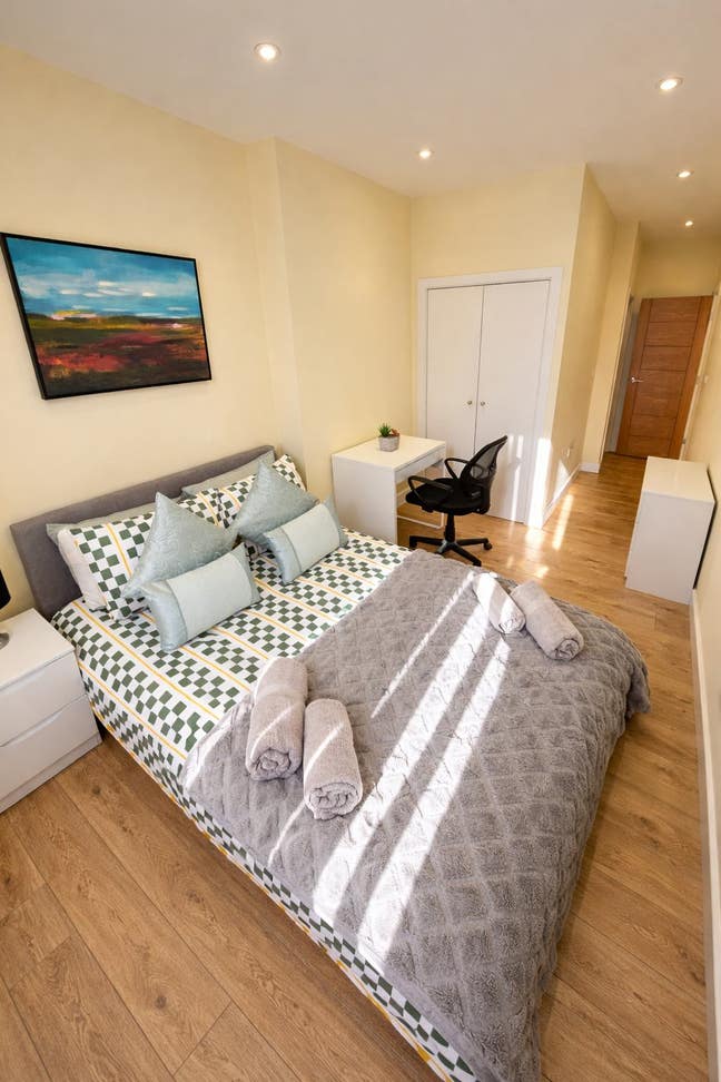 Modern 2‑bed apartment in City Centre Main Photo