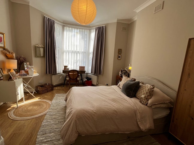 Room in a 4 bed girls house share Main Photo
