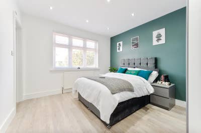 Premium Double Room | Kingston / Surbiton Main Photo