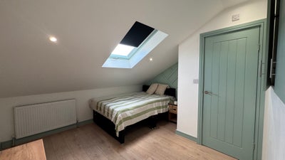 A Refurbished Beautiful and Modern House Share Main Photo