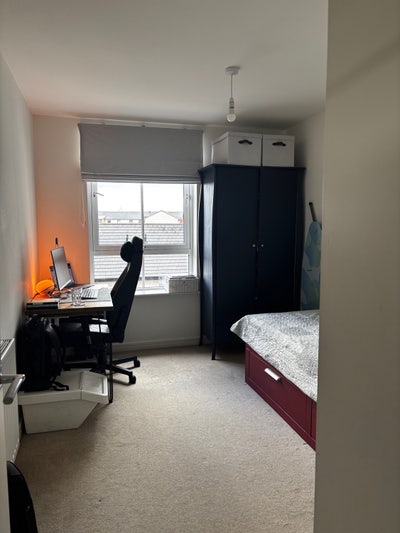 Fully furnished room - landlords travelling Main Photo