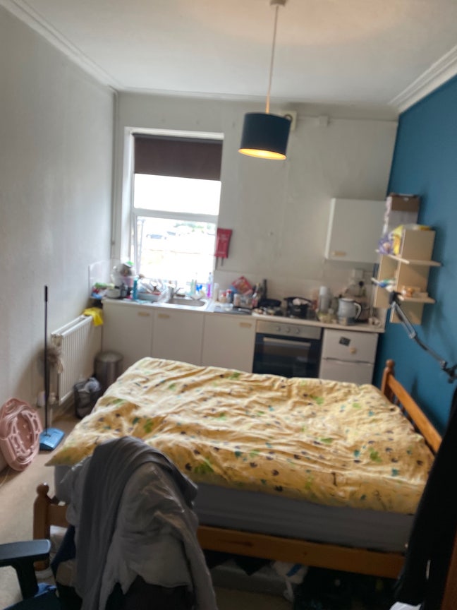  Double  room  with  own  Kitchen in  Hornsey  N8  Main Photo