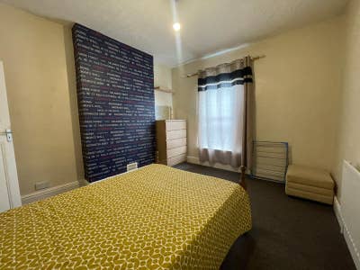 Double room, all bills incl, quiet, good location Main Photo