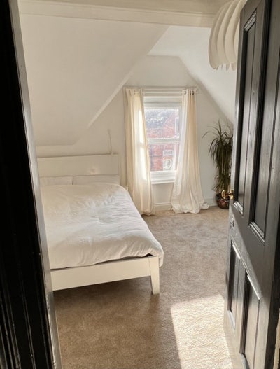 Double room + private office/ studio - Belmont rd. Main Photo