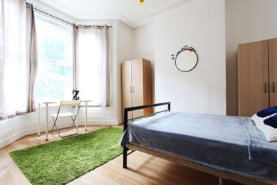 Massive Room! N15 / Bills Included Main Photo