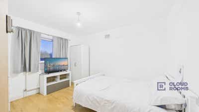 West London – UB5 🏠 Northolt / Mandeville Road Main Photo