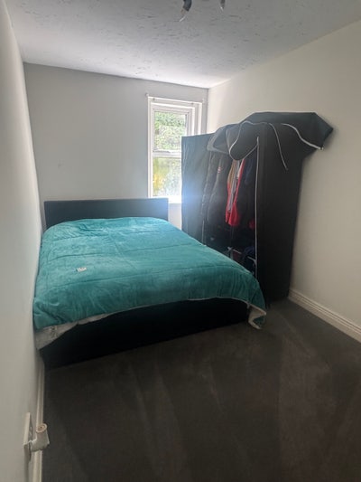 Double room to let in flat near town Main Photo