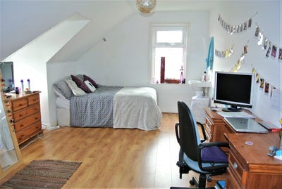 House share in fabulous house in With/Dids Main Photo