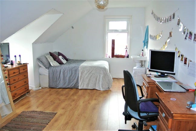 House share in fabulous house in With/Dids Main Photo
