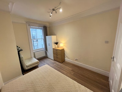 🏡 ROOM in 6bed Hyde Park Mansions - from October Main Photo