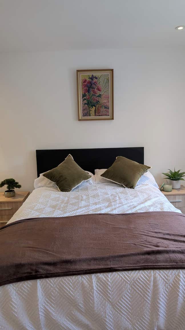 Large Double En-Suite Rooms on Kenmore Avenue HA3 Main Photo