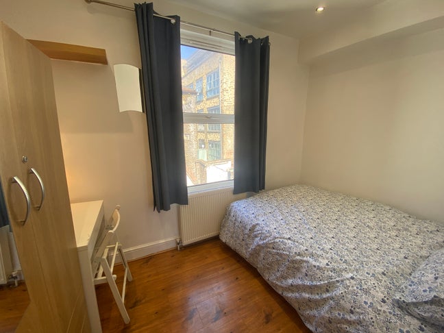 Cozy Double! Zone 1 ! Flat with 2 Bathrooms! Main Photo
