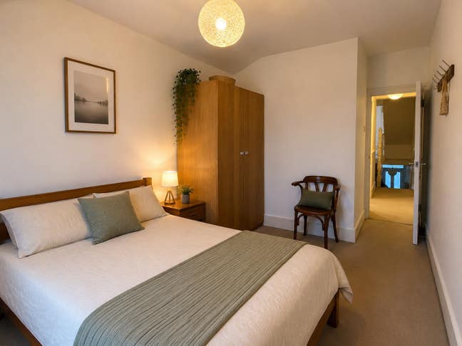 Double Bedroom Available in SE8 Main Photo
