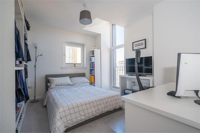 Spacious Ensuite near meadowbank retail park Main Photo