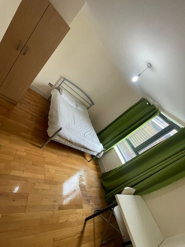 Clean &Modern / 3 Bed Flat! Limehouse Move Asap! Main Photo