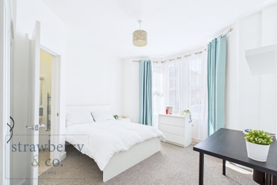 28SPR | Sandy Park | 2 x Doubles | Ensuite  Main Photo