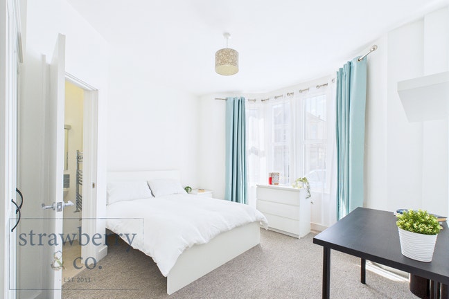 28SPR | Sandy Park | 2 x Doubles | Ensuite  Main Photo