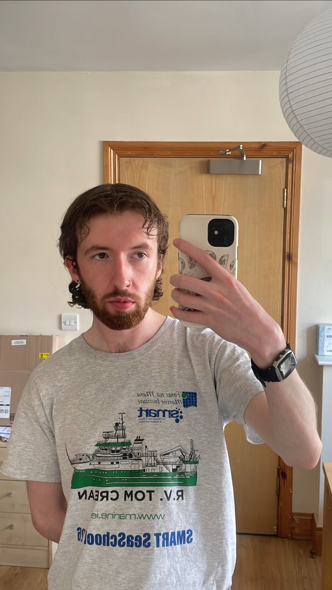 25yo Professional looking from Now Main Photo