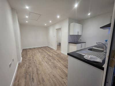 Studio Flat with ensuite bedroom  Main Photo