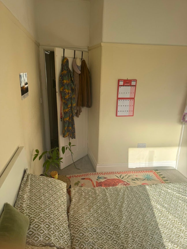 Sunny Double Room in Creative Houseshare Main Photo