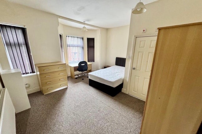 Spacious 5 bed property available soon 🔥🔥 Main Photo