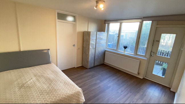 3 rooms available in 6bed house +garden  Main Photo
