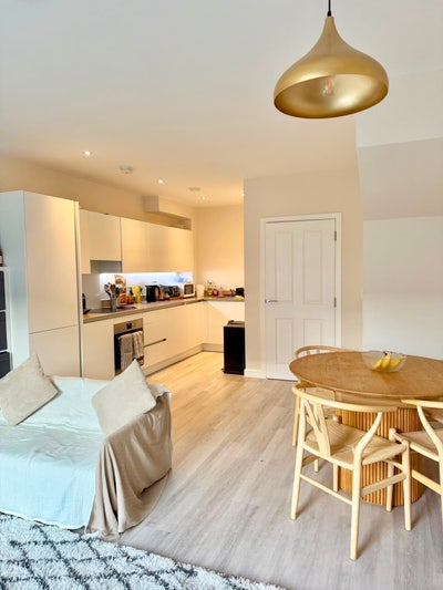 Room in modern Tooting Bec house  Main Photo