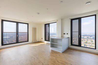 1 Double Bedroom with Private Bathroom  Main Photo