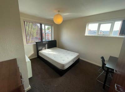 Spacious 1 bed flat now available  Main Photo