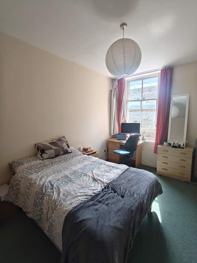 Bright double room available - Dundee (DD1 3AF) Main Photo