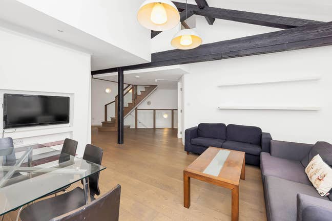 Superb 3 Bed 2 Bath Apartment Great Eastern Street Main Photo